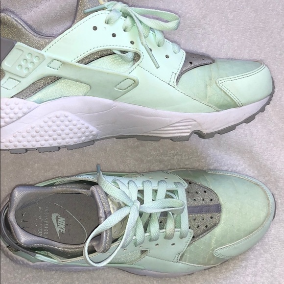 nike air huarache mint green